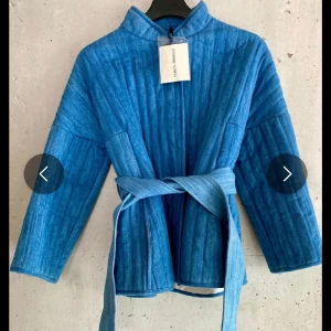 SÖKES! - Sökes! Carin Westers quiltade Hillary jacket i storlek XS eller S.