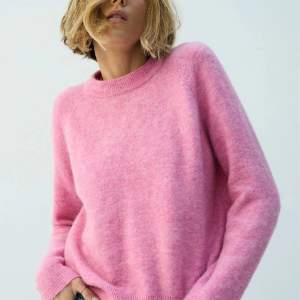 Fin rosa stickad tröja från zara, knappt använd!💕