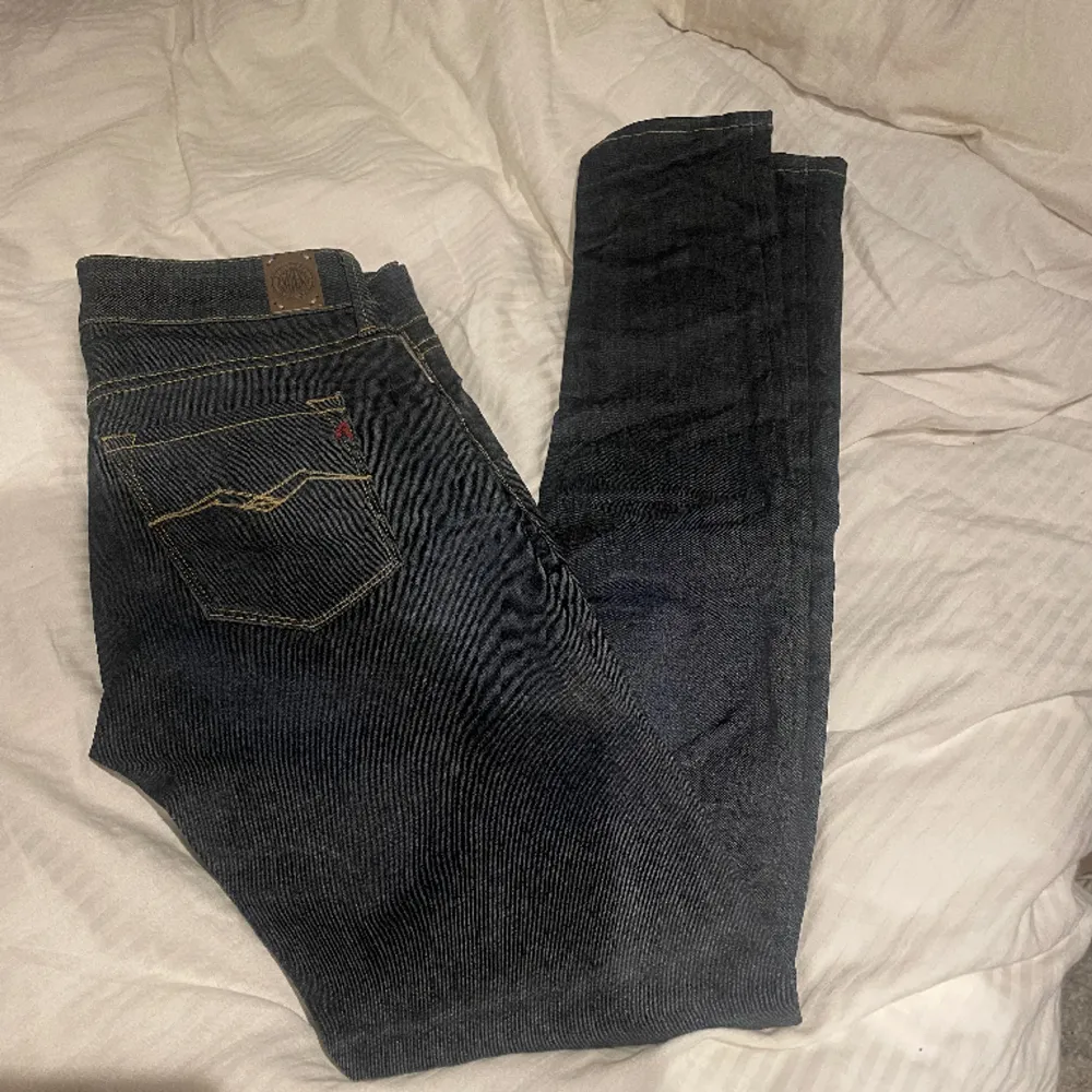 Fina och använda jeans som inte längre säljs.  (lågmidjade)  Waist- 25 Length - 30. Jeans & Byxor.