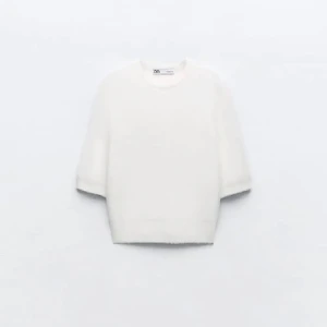 zara vit stickad kortärmad tröja - så fin stickad kortärmad från zara! i nyskick. stl m men liten i storlek, passar även xs-s 🤍 tryck gärna på köp nu