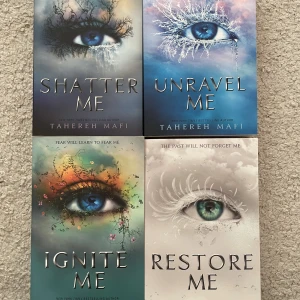 Shatter me serie - Fyra första böckerna i shatter me serien. Super känd på TikTok. Superbra skick, ser helt nya ut fortfarande. 75kr styck, 250kr för alla fyra🥂🙌