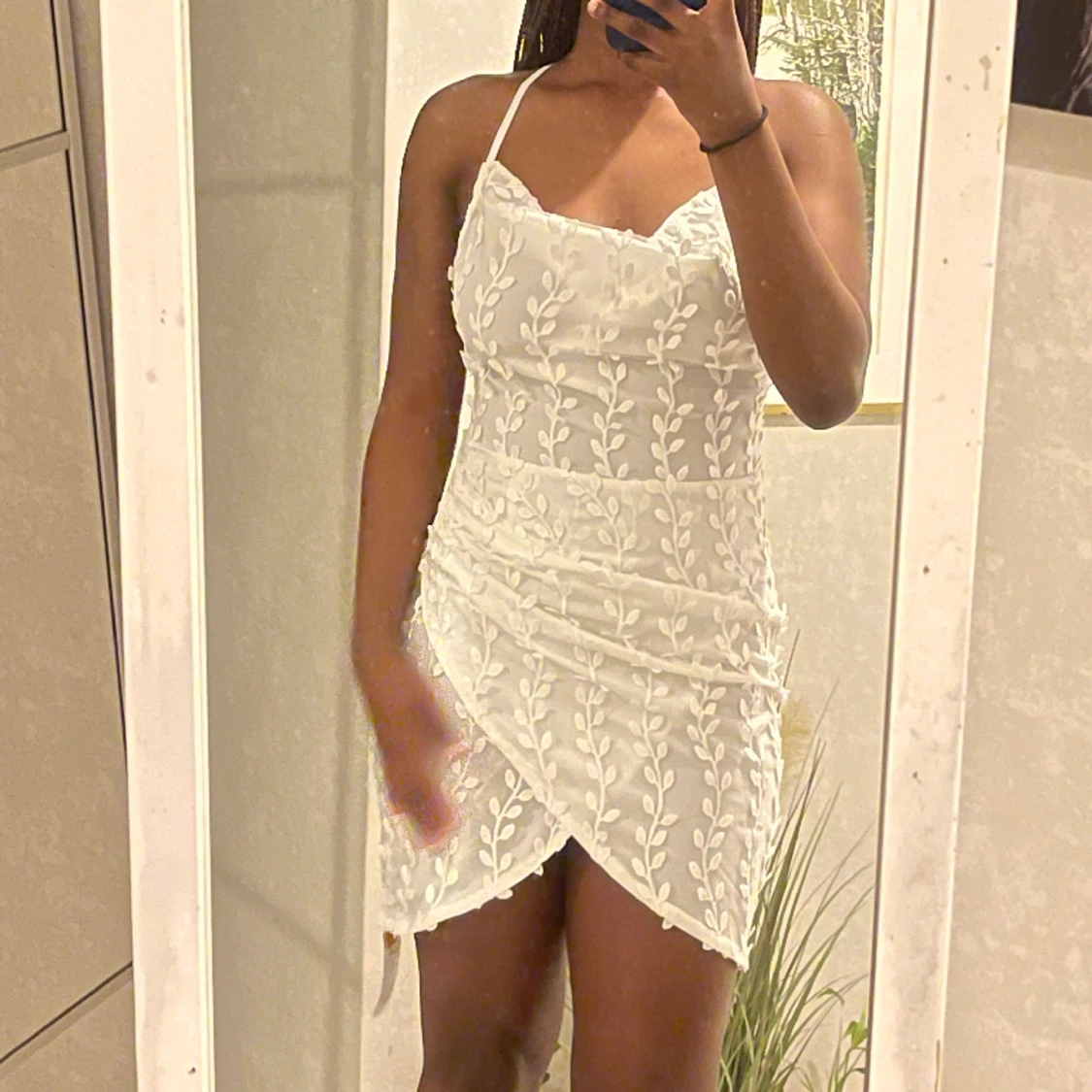 Vit blommig klänning - 90