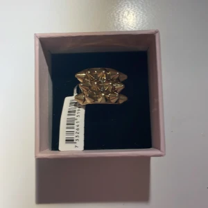 Edblad  - En fin gullig Edblad ring som är populär. Säljer på grund av att jag har två styckna helt ny.