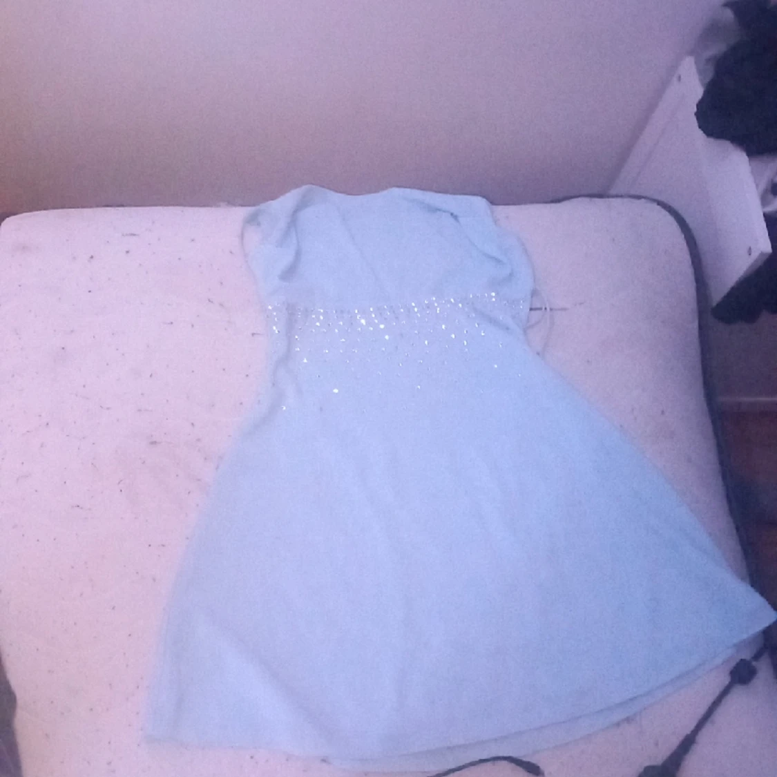 vacker klänning storlek xs använd vid ett tillfälle Från shein kontakta mig om du är intreserad 💕