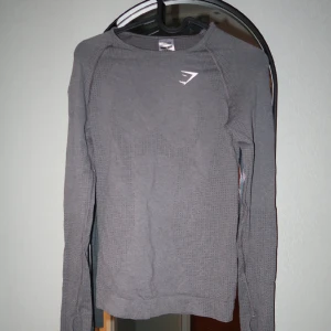 Träningströja från Gymshark  - Aldrig använd då jag beställt två olika storlekar men ej skickat tillbaka.   Storlek M funkar för S också. 