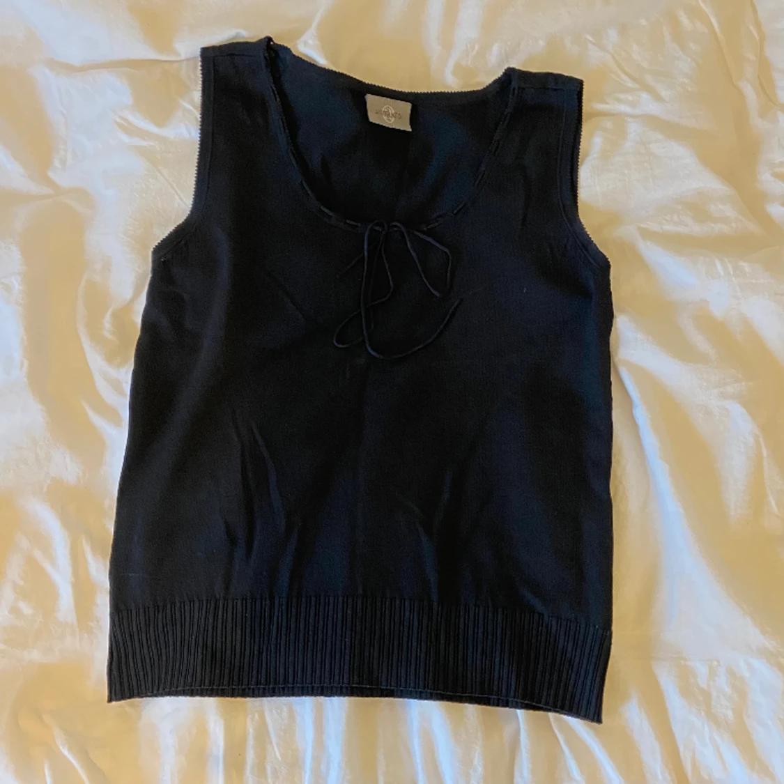 Söt svart väst Amaranto