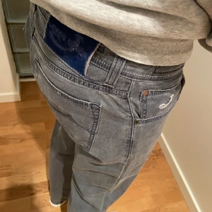 Jacob Cohen byxor - Jacob Cohen byxor. Storlek W31. Bra skick! Nypris ca 3500kr