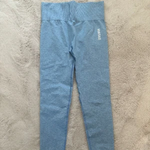 Gymshark tights - Säljer för de inte används. I nyskick!  Super sköna. Är i storlek M Squat-prof och är inte genomskinliga.  