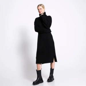 Stickad klänning - Stickad klänning med polo Använd Max 2 gånger  