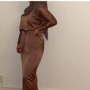Klänning från ASOS - Säljer min fina klänning från ASOS, storlek M, 300 kr.  Använd endast en gång.  