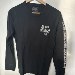 Abercrombie and fotvh - Snygg knappt använd tröja!