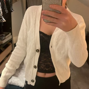 Stickad kofta - Så fin kofta som passar till allt☺️storlek M men passar bra som XS-S