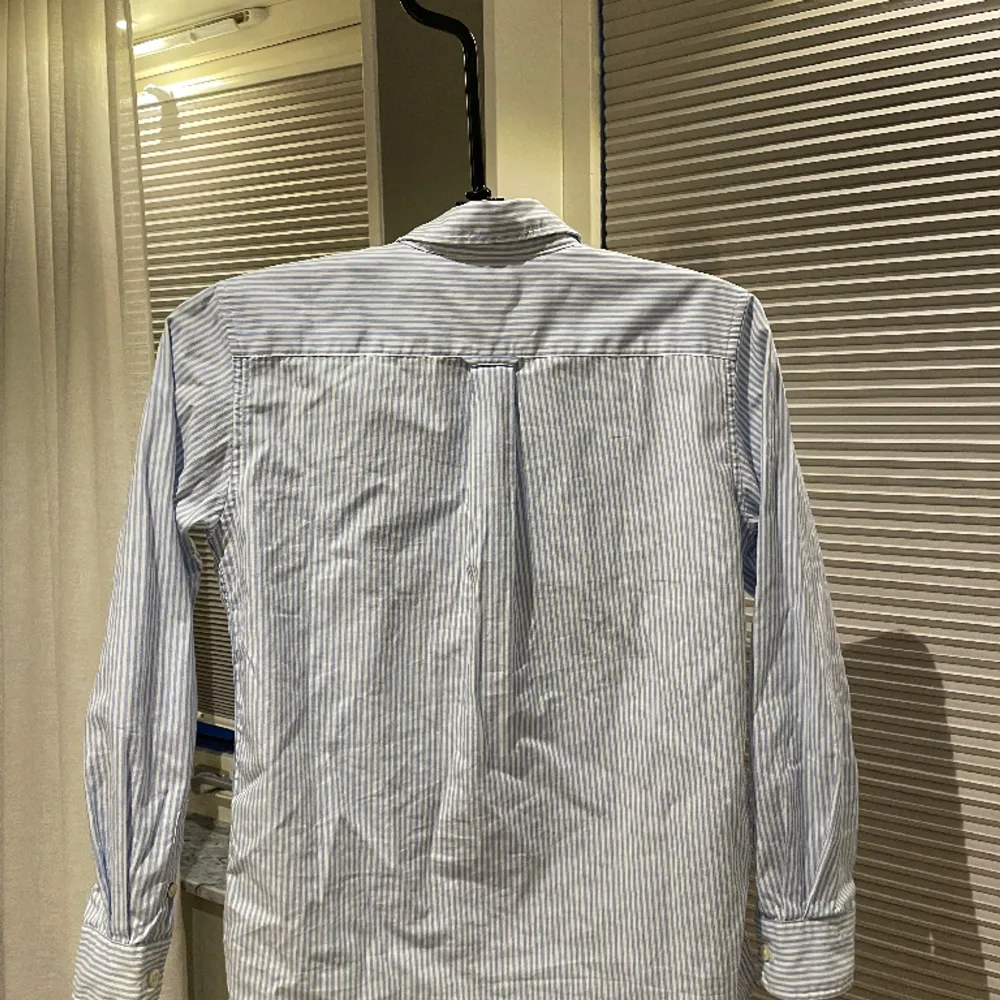 Säljer min riktigt snygga Gant Skjorta för den är för lite för mig. Riktigt fint skick 9/10. Säljer den för 450 men pris kan diskuteras.. Skjortor.