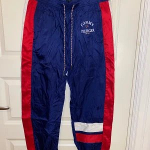 Träningsbyxor - Näst intill oanvända träningsbyxor från Tommy Hilfiger