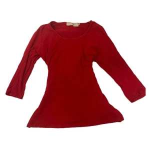 Röd tröja  - Super söt röd tröja 