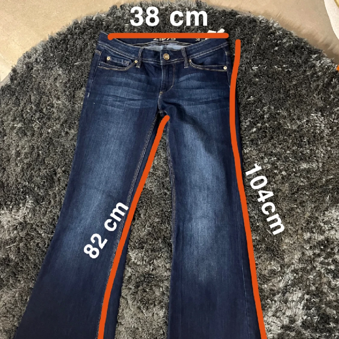 Lågmidjade utsvängda jeans  - 91