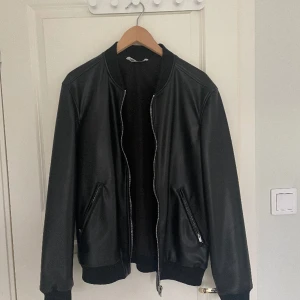 Skinnjacka - Snygg jacka från zara, bra skick