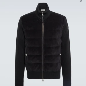   moncler jacket manchester - Säljer nu min moncler jacket manchester riktigt skön o ha på sig använd 3 gånger köpt på nk i Göteborg kvitto finns så det är bara och fråga om det.Sicka bara ett dm så kan vi diskutera om ett pris Sicka ett dm om bättre bilder 