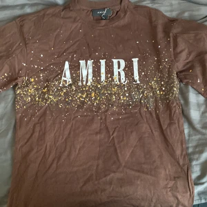 Amiri tshirt - 10/10, testad 1 gång. Tags medföljer ( obs fake, pandabuy) Passar S