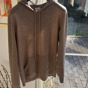Cashmere Hooide Herr - En cashmere hoodie från John Henric i väldigt bra skick