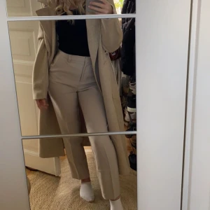 Kostymbyxor  - Kostymbyxor från Nakd i storlek 34. Fint skick🌸💛