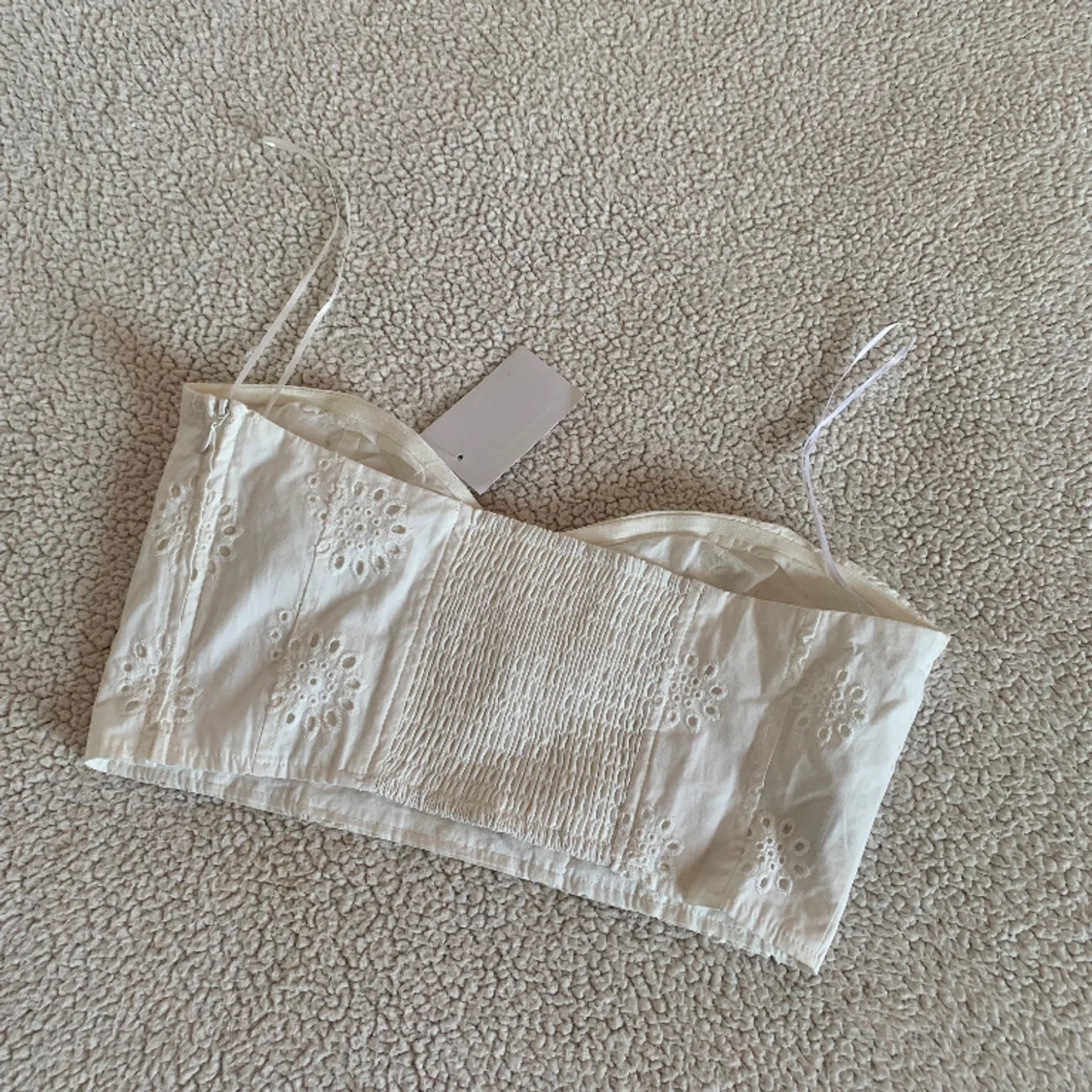 H&M crop top / bustier topp med hålbroderi - 90
