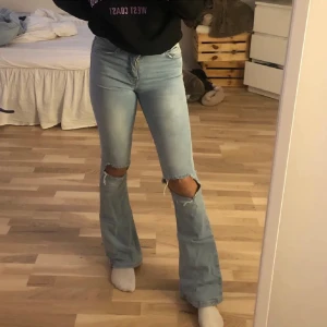 Jeans - Ljusblå jeans 