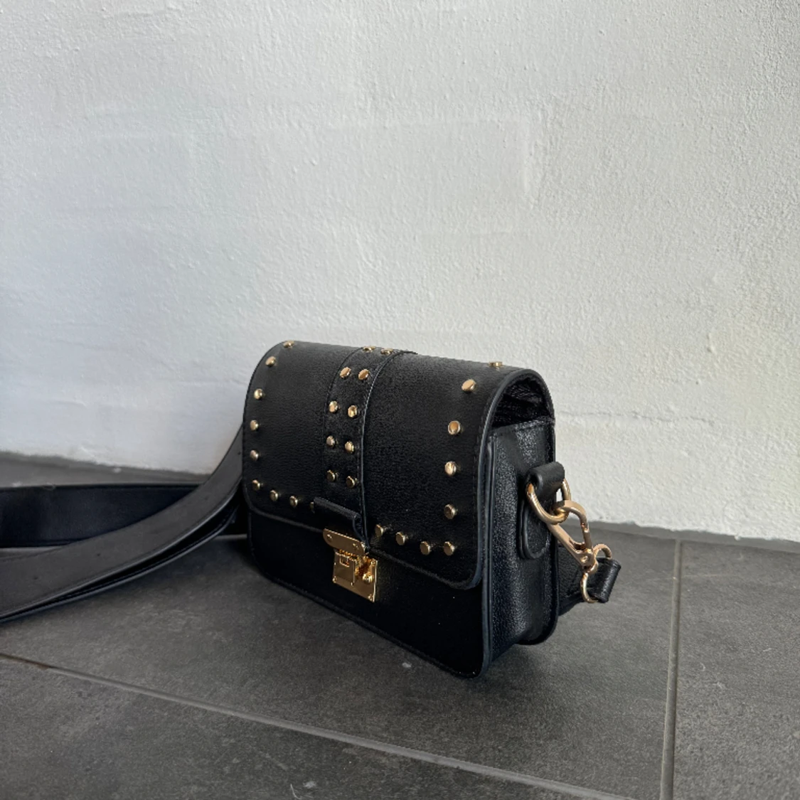 Liten svart väska  - 90