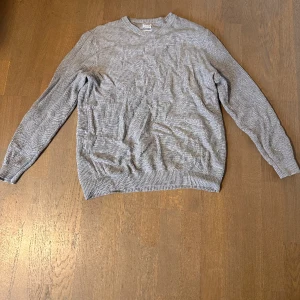 Stickad bomullströja - Grå stickad bomullströja från Zara