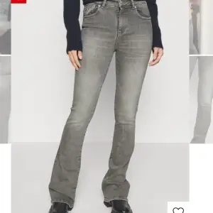 Säljer mina grå lois jeans i strl 27/32. Super fint skick. 