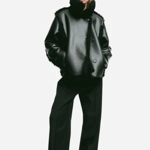 Vändbar jacka  - Aldrig använd, bild 1 lånad! Man kan vända på den, 2 jackor i en! 