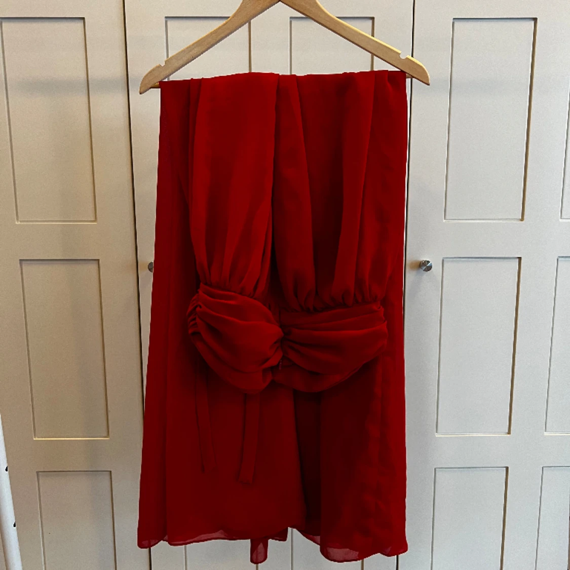 Röd offshoulder balklänning - 91