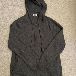Kashmir zip - Bra skick är från rovoir och säljer för den är för liten.
