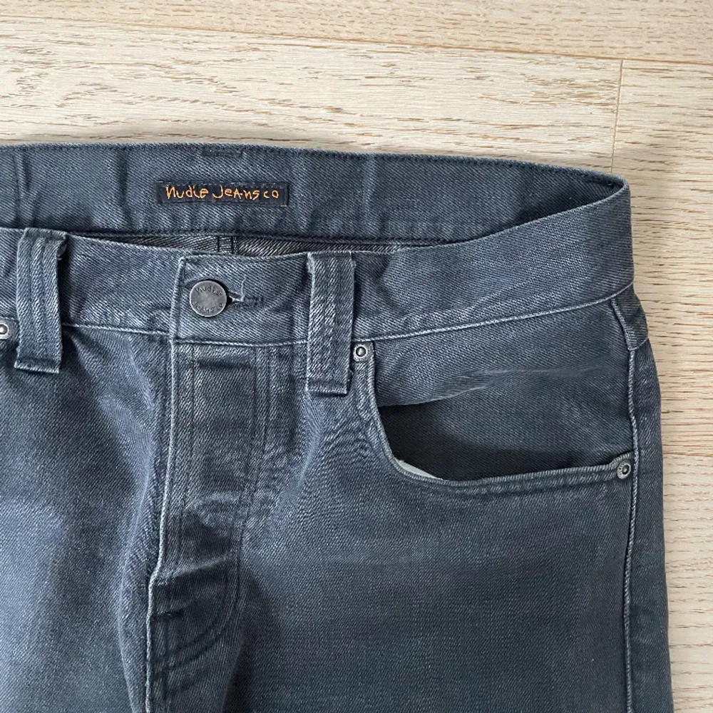 Tjena, jag säljer nu dessa nudie jeans i storlek 31W & 32L, nypris ligger på 1799kr.. Jeans & Byxor.