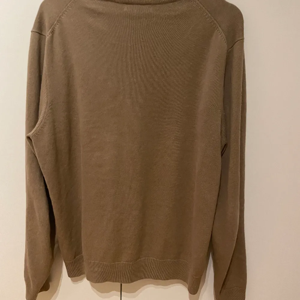 Säljer en denna ”merino ulls (ish)” tröja från zara Aldrig använd!  . Tröjor & Koftor.