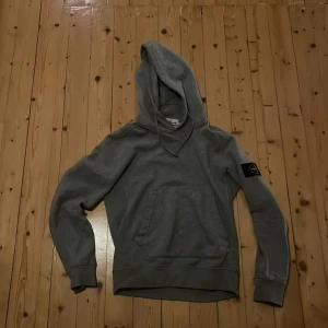 Stone island hoddie  - Storlek S, bra skick nypris ca 2500