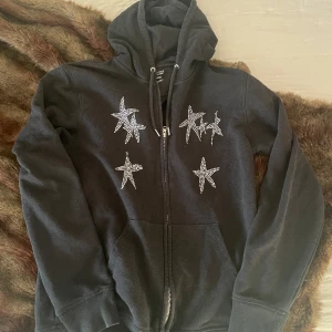 Yung lean tour merch - Har inte använt den så många gånger men haft den ett tag. Bra skick och bra i storlek 