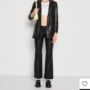 Lågmidjade only skinnbyxor  - Skinnbyxor från only som är lågmidjade, tyvärr för korta för mig så dom var prislapp kvar, köpta på zalando. Stolek xxsx30 Köptes för 549