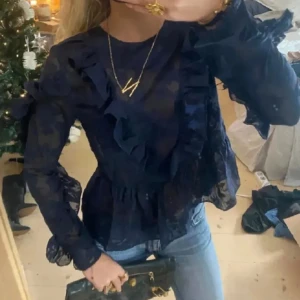 Blus - As snygg efterlängtad blus som inte kommer till använding!🫶🏼( liten i storleken )