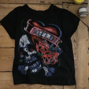 Baby tee - Söt Edhardy liknade tröja aldrig använt 