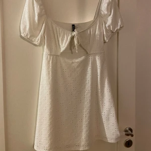 Vit klänning  - Fint skick och passform