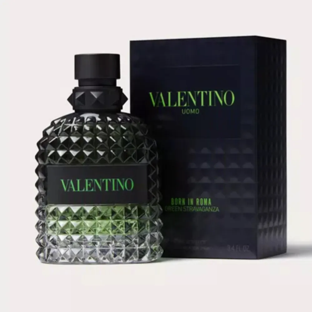 Valentino green straveganca, knappast använd Max 10 sprut helt ny. Köpt på kicks för 950. Accessoarer.