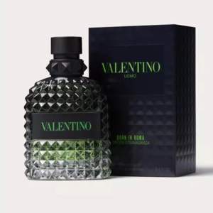 Valentino green straveganca, knappast använd Max 10 sprut helt ny. Köpt på kicks för 950