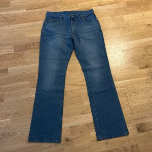 Vintage Bootcut Gant Jeans - Snygga Gant jeans med lite bootcut, 34/34 men passar mig på 180 70kg bra! Skriv för bilder/mått/frågor