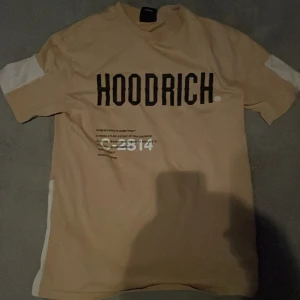 Hoodrich tröja  - Helt ny hoodrich tröja. Asså den e skit najs på sommaren man kan köpa med shorts för 100kr mer💯💯