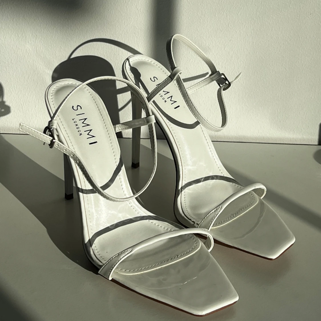 Vita klackskor  - 91