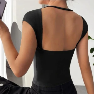 Svart top - Nyskick och pris går att diskutera❤️