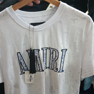 Amiri t-shirt  - En skön kvalitet helt ny t-shirt 