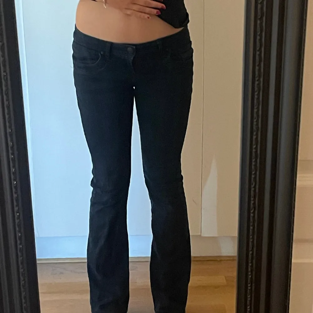 Hej! Säljer mina typ helt oanvända ltb jeans! Då dom är lite korta på mig.❤️❤️. Jeans & Byxor.