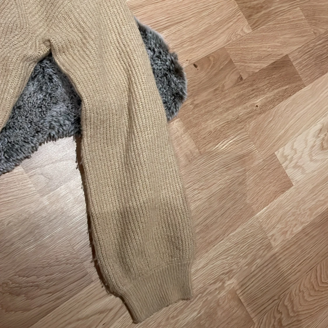 Mysig stickad tröja  - 91